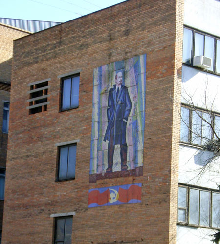 Мозаика в Люберцах на здании почтамта - В.И.Ленин