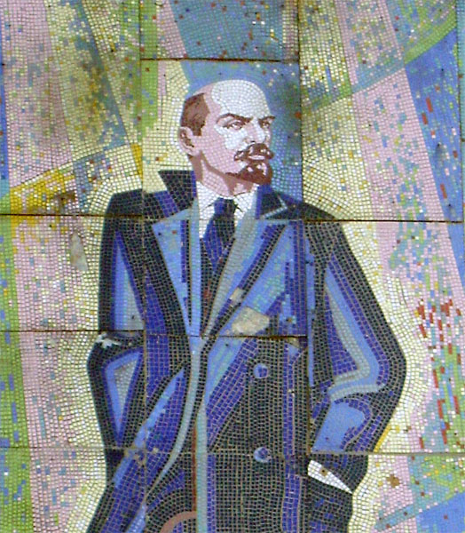 Мозаика в Люберцах на здании почтамта - В.И.Ленин