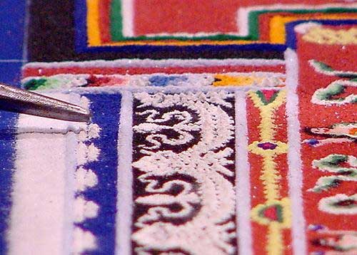 Тибетская мандала - мозаика из песка